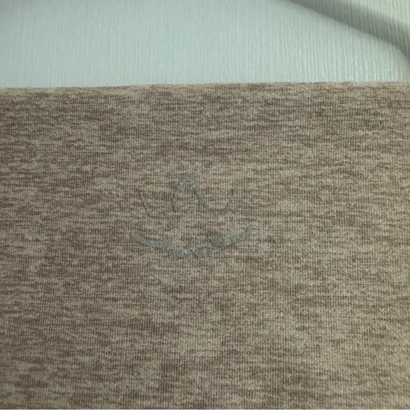 Beyond Yoga Women's Beige Crop Top Size Medium - Picture 5 of 9